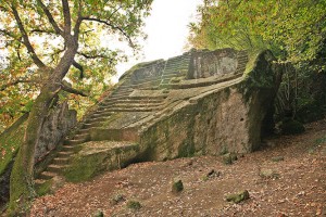 piramide-di-bomarzo-soriano