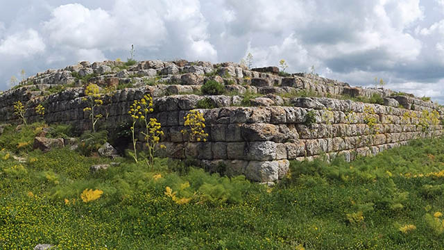 Fotografie della Tuscia, paesaggi ed architettura della Tuscia Viterbese, architetttura rupestre e reperti etruschi.